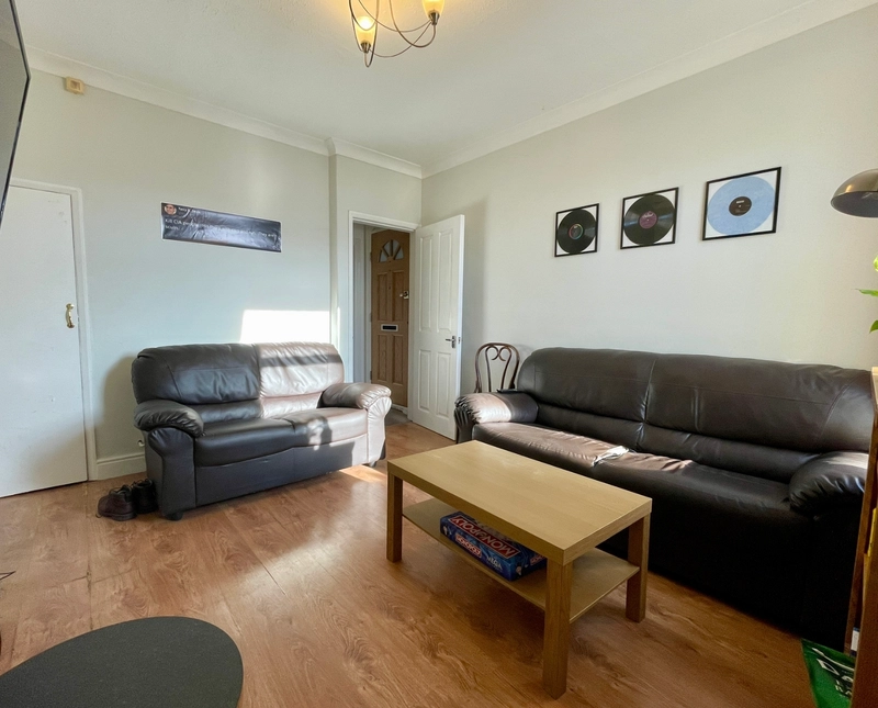 3 Bedroom - Sausthorpe Street - Bills Inclusive - Thumbnail 8